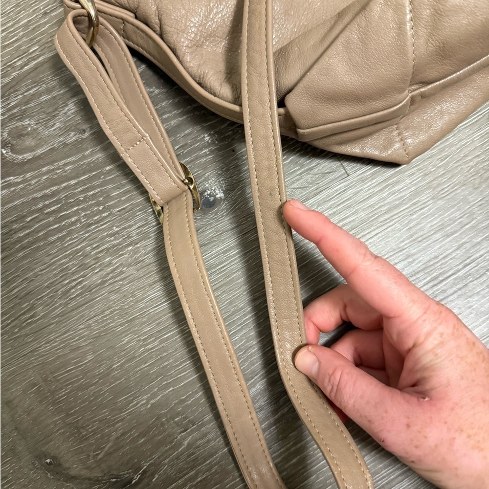 SAS Beige Leather Hand Stitched Purse Made in USA - Picture 4 of 16